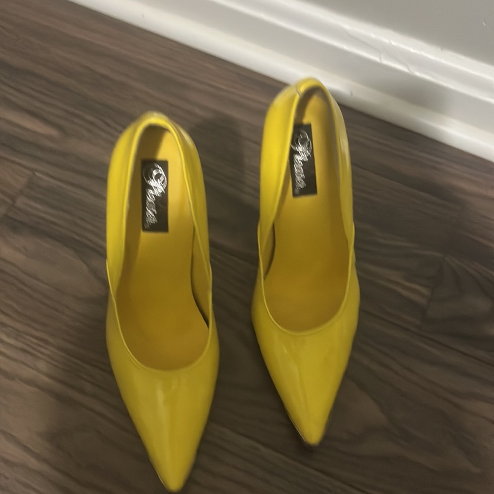 Yellow pumps - Picture 2 of 6